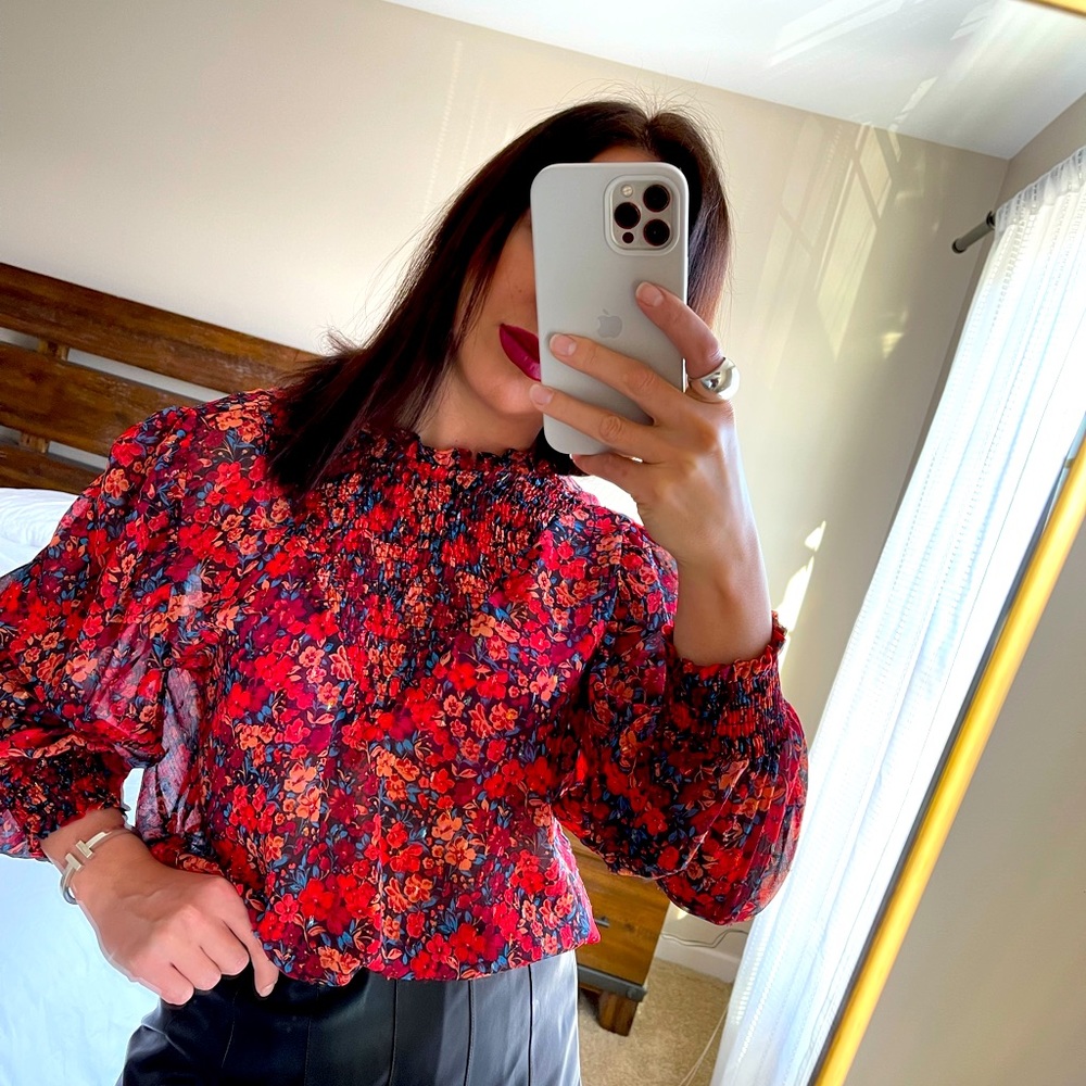 Free w purchase! Gorgeous Semi-Sheer Blouse! ❤️